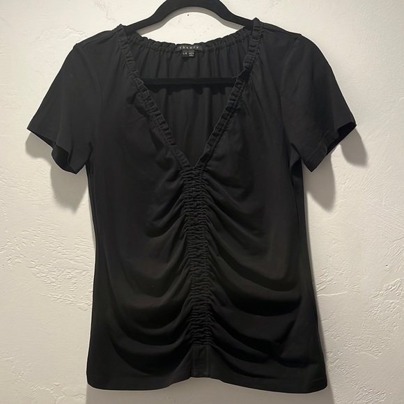 Vintage Theory Women’s Black V-Neck shorts ruffled front Fitted women’s Large - Picture 1 of 8